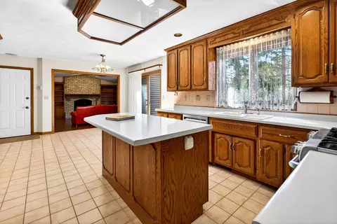 Kitchen - 951 E Foxmoor Ln, Appleton, WI 54911 photo 3 of 5