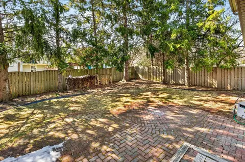 Exterior - 951 E Foxmoor Ln, Appleton, WI 54911 photo 5 of 9