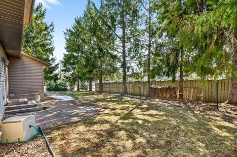 Exterior - 951 E Foxmoor Ln, Appleton, WI 54911 photo 7 of 9