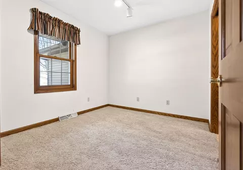 Bedroom - 951 E Foxmoor Ln, Appleton, WI 54911 photo 2 of 7