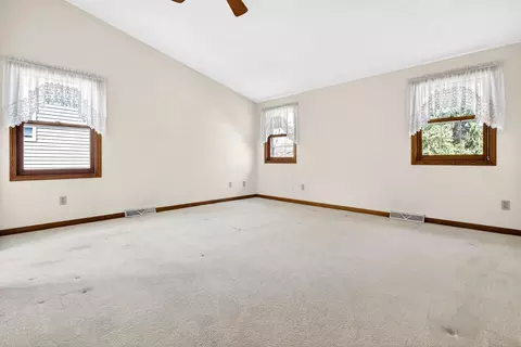Bedroom - 951 E Foxmoor Ln, Appleton, WI 54911 photo 3 of 7