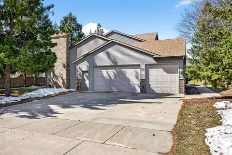 Exterior - 951 E Foxmoor Ln, Appleton, WI 54911 photo 3 of 9