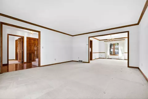 Living - 951 E Foxmoor Ln, Appleton, WI 54911 photo 5 of 5