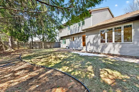Exterior - 951 E Foxmoor Ln, Appleton, WI 54911 photo 8 of 9