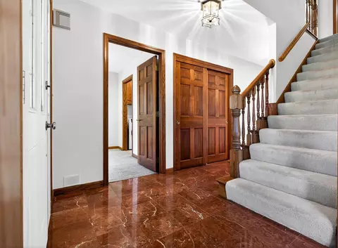 Entry Way - 951 E Foxmoor Ln, Appleton, WI 54911 photo 1 of 3