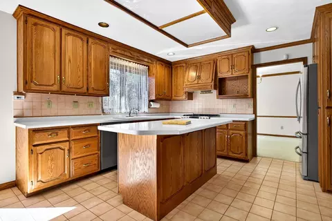 Kitchen - 951 E Foxmoor Ln, Appleton, WI 54911 photo 2 of 5