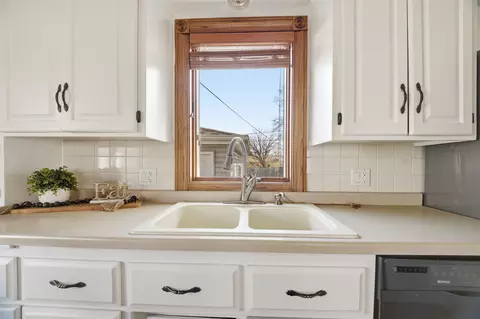 Kitchen - 2602 N William St, Appleton, WI 54914 photo 2 of 3