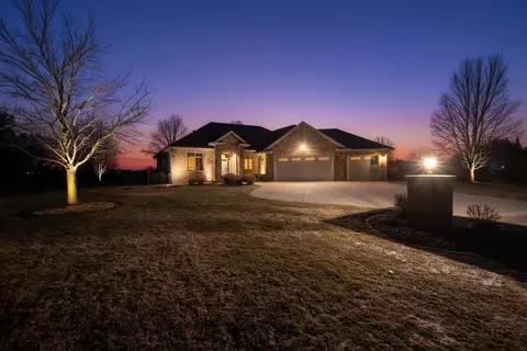 2660 Whitegate Trl, De Pere, WI 54115