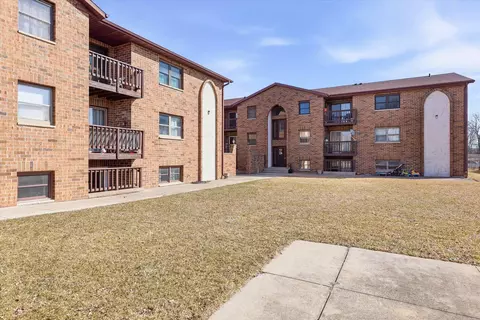 1161 Gillingham Rd, Neenah, WI 54956