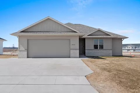 1621 Frontier Rd, Luxemburg, WI 54217