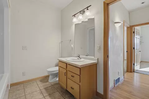 Bath - 4724 N Fallview Ln, Appleton, WI 54913 photo 1 of 3