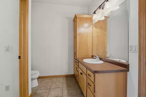 Bath - 4724 N Fallview Ln, Appleton, WI 54913 photo 2 of 3