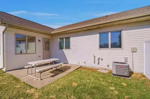 Exterior - 4724 N Fallview Ln, Appleton, WI 54913 photo 2 of 4