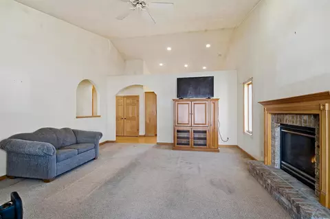 Living - 4724 N Fallview Ln, Appleton, WI 54913 photo 3 of 4