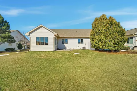 Exterior - 4724 N Fallview Ln, Appleton, WI 54913 photo 3 of 4