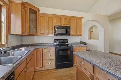 Kitchen - 4724 N Fallview Ln, Appleton, WI 54913 photo 3 of 3