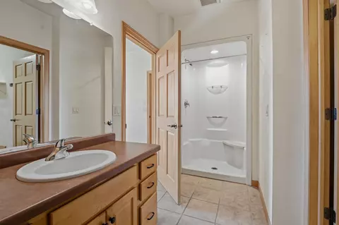 Bath - 4724 N Fallview Ln, Appleton, WI 54913 photo 3 of 3