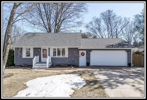 1406 Lawrence St, New London, WI 54961