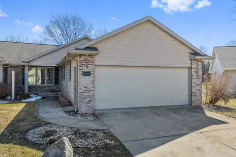 1843 Briarwood Ct, De Pere, WI 54115