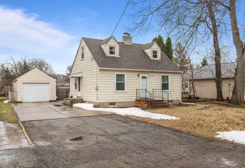 2436 Hickory Ln, Appleton, WI 54915