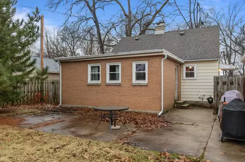 Exterior - 2436 Hickory Ln, Appleton, WI 54915 photo 2 of 5