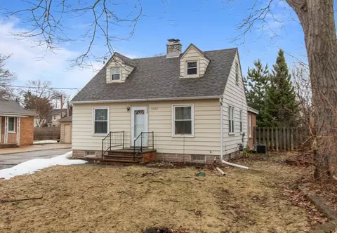 Exterior - 2436 Hickory Ln, Appleton, WI 54915 photo 1 of 5