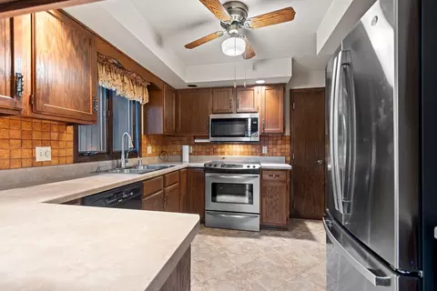 Kitchen - n9562 Otte Court, Appleton, WI 54915 photo 4 of 5