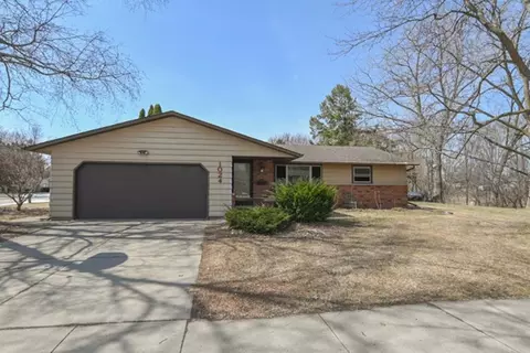 1024 Edgewood Dr, Green Bay, WI 54311