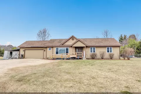 801 Simon St, Wild Rose, WI 54984