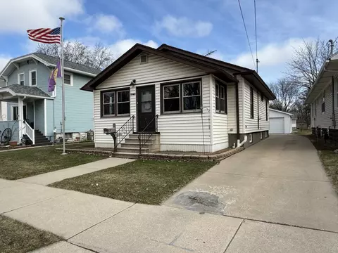 1046 Dousman St, Green Bay, WI 54303