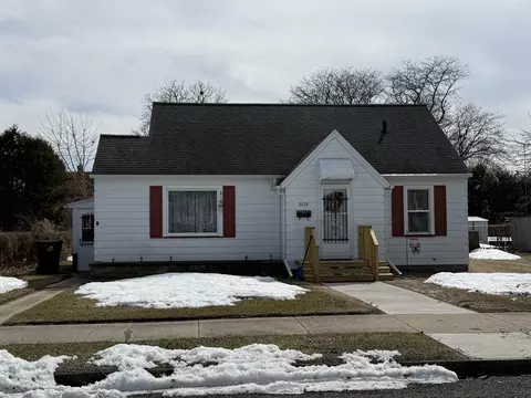 2113 17th Ave, Menominee, MI 49858