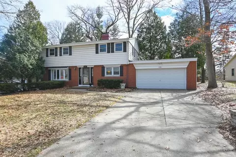 1321 Wiesner St, Green Bay, WI 54304