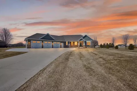 2514 Skyline Oaks Dr, De Pere, WI 54115