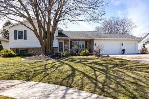 2435 Kaitlynn Ct, Oshkosh, WI 54901