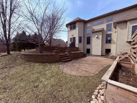 Exterior - 2821 E Milestone Ct, Appleton, WI 54913 photo 3 of 4