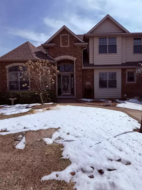 Exterior - 2821 E Milestone Ct, Appleton, WI 54913 photo 2 of 4