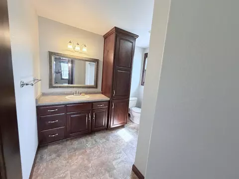 Bath - 2821 E Milestone Ct, Appleton, WI 54913 photo 3 of 4