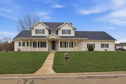 n9005 Blackoak Street, Menasha, WI 54952