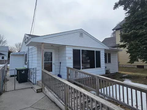 1005 8th Ave, Menominee, MI 49858
