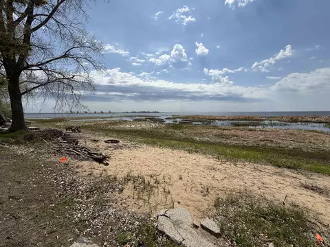 141 W Bayshore St, Marinette, WI 54143