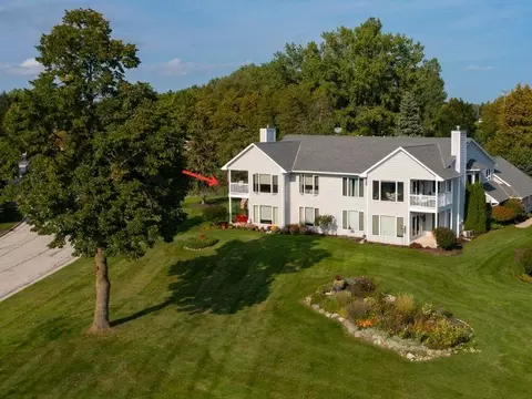 1606 Memorial Dr #104, Sturgeon Bay, WI 54235