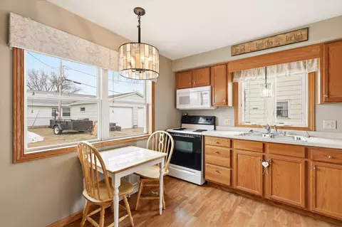 Kitchen - 606 E Florida Ave, Appleton, WI 54911 photo 2 of 3