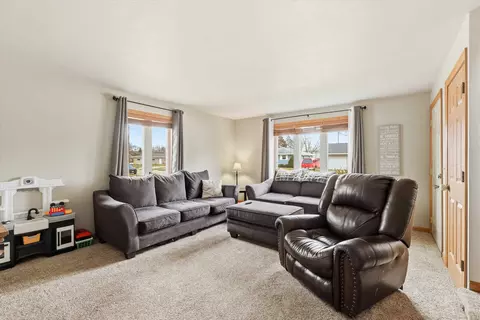 Living - 606 E Florida Ave, Appleton, WI 54911 photo 1 of 4