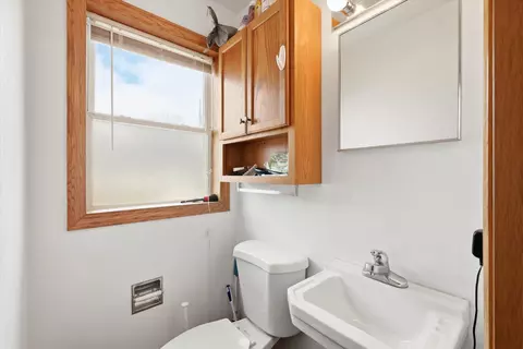 Bath - 606 E Florida Ave, Appleton, WI 54911 photo 3 of 4
