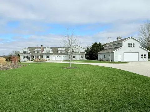 5431 River Oaks Dr, De Pere, WI 54115