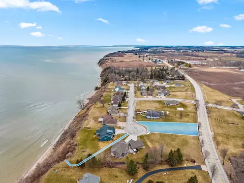 sundancer lane, Kewaunee, WI 54216