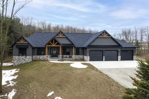 3907 Trappers Bend Ct, Green Bay, WI 54313