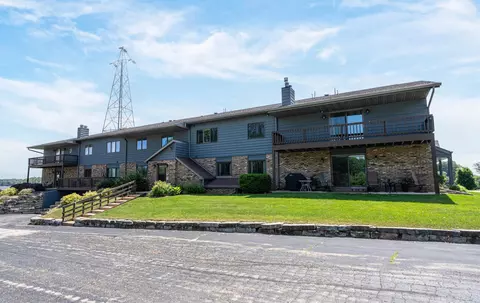 2490 Stroebe Island Dr, Appleton, WI 54914
