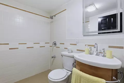 Bath - 1303 W Prospect Ave, Appleton, WI 54914 photo 4 of 4