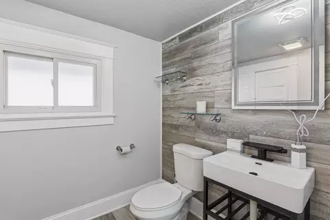 Bath - 1303 W Prospect Ave, Appleton, WI 54914 photo 3 of 4